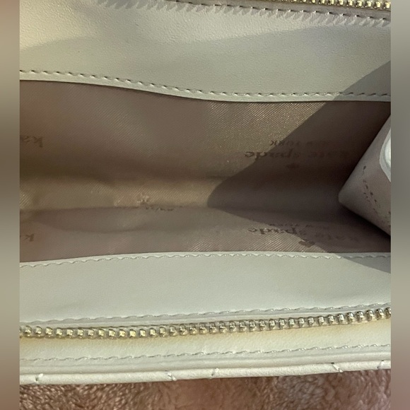 EUC Carey Bucket Bag/NWT Schuyler Corner Zip Wallet - Picture 10 of 11